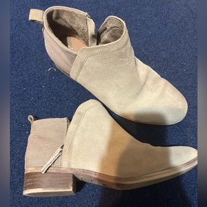 Women’s tan boots